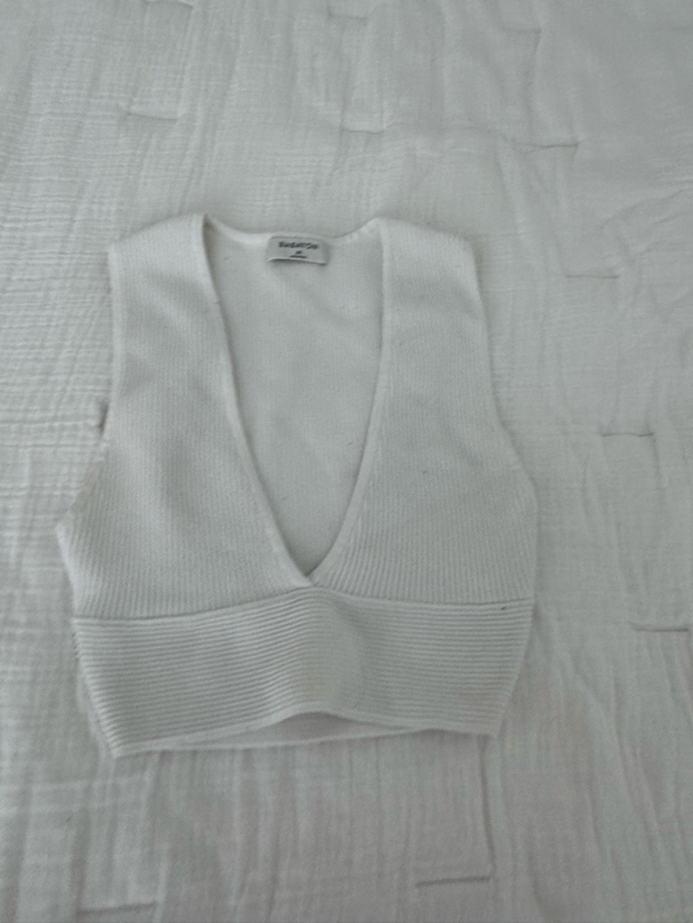 Aritzia Babaton White Ribbed V-Neck Knit Top